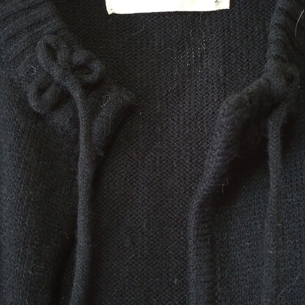Classic Lady Large Black Sleeveless Sweater, Tassel, Pockets - Picture 3 of 7